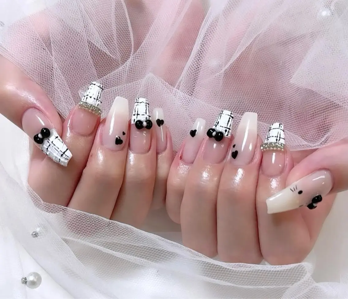 ネイル グラデーション キラキラネイル ワンカラーネイル 冬ネイル Jenn Nail Salonのネイルデザイン