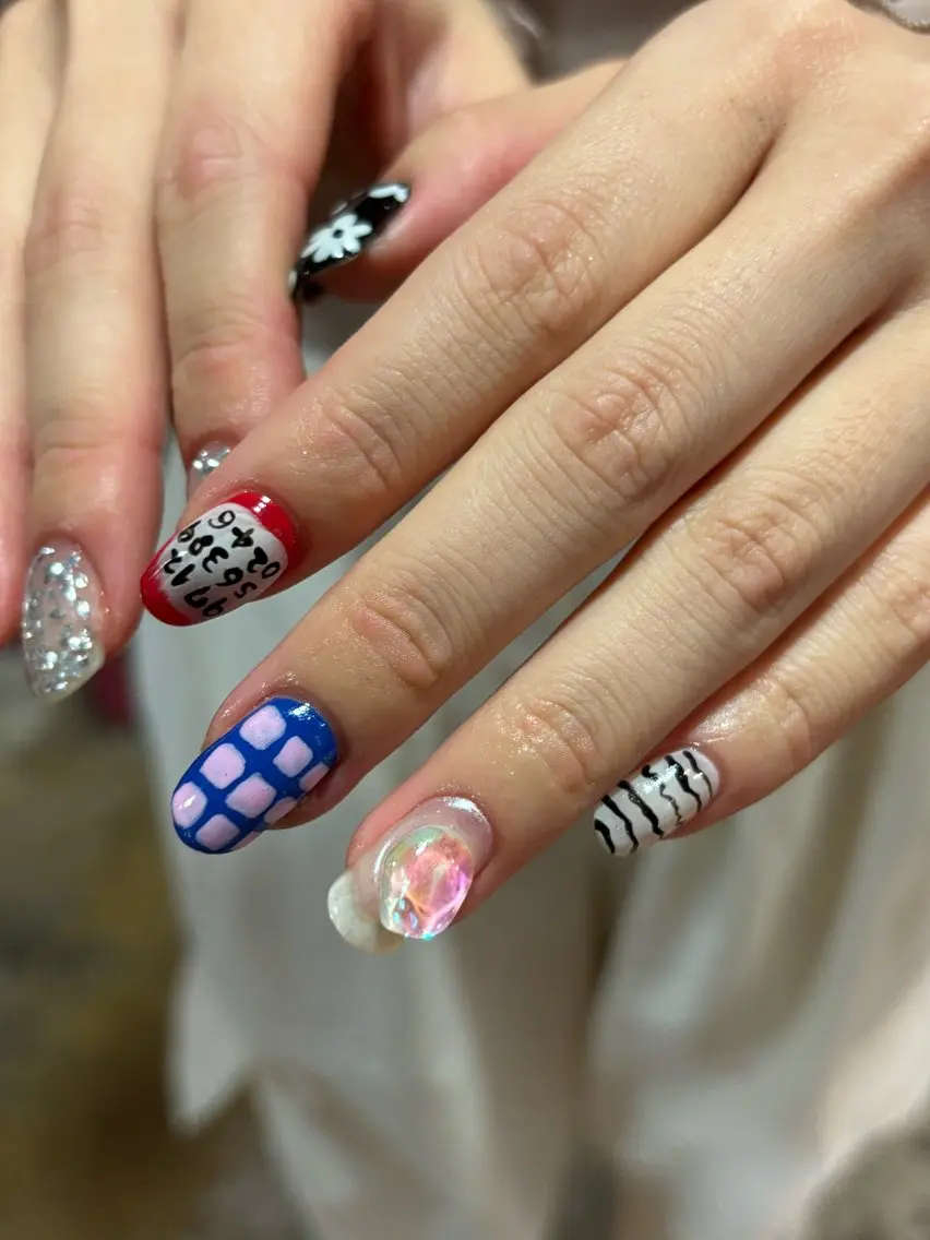 ネイル フレンチネイル ジェルネイル 韓国ネイル ロングネイル ストーンネイル Nailstudio Hulmのネイルデザイン