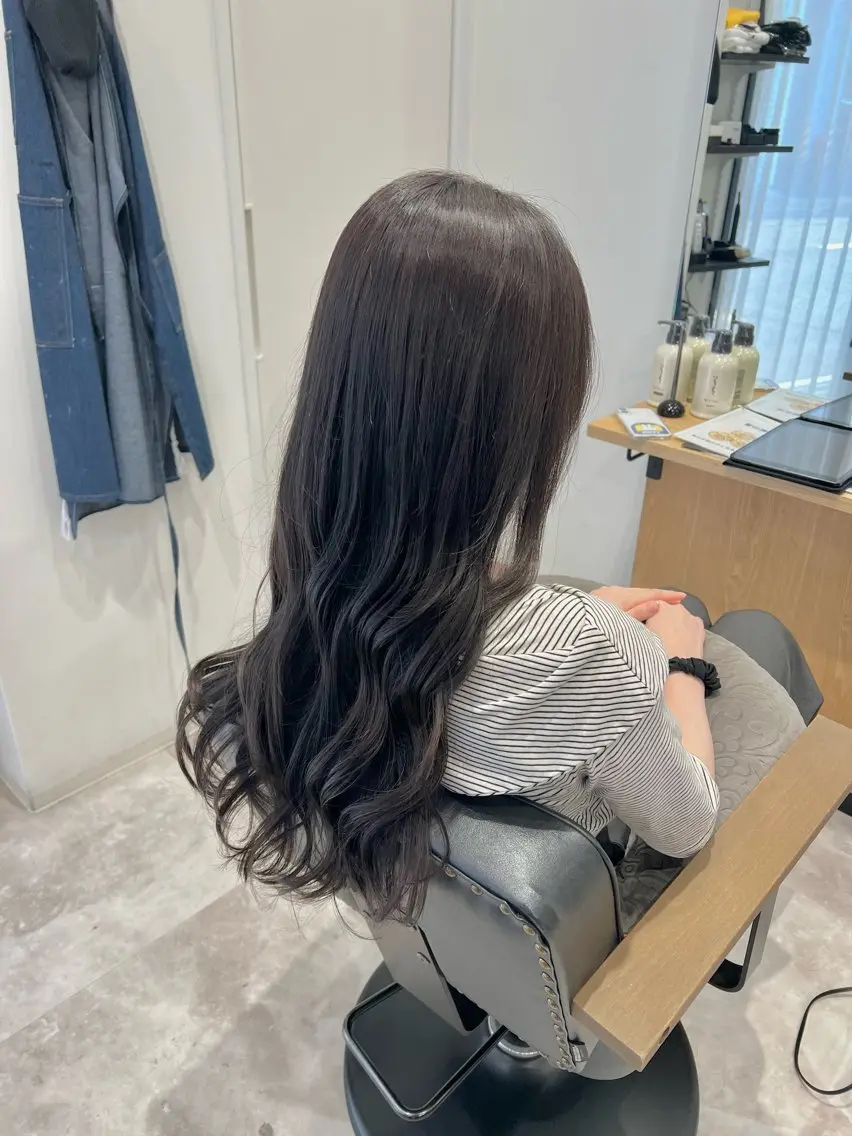 ロング カラー ヘアカラー トリートメント 黒阪 なみのヘアスタイル