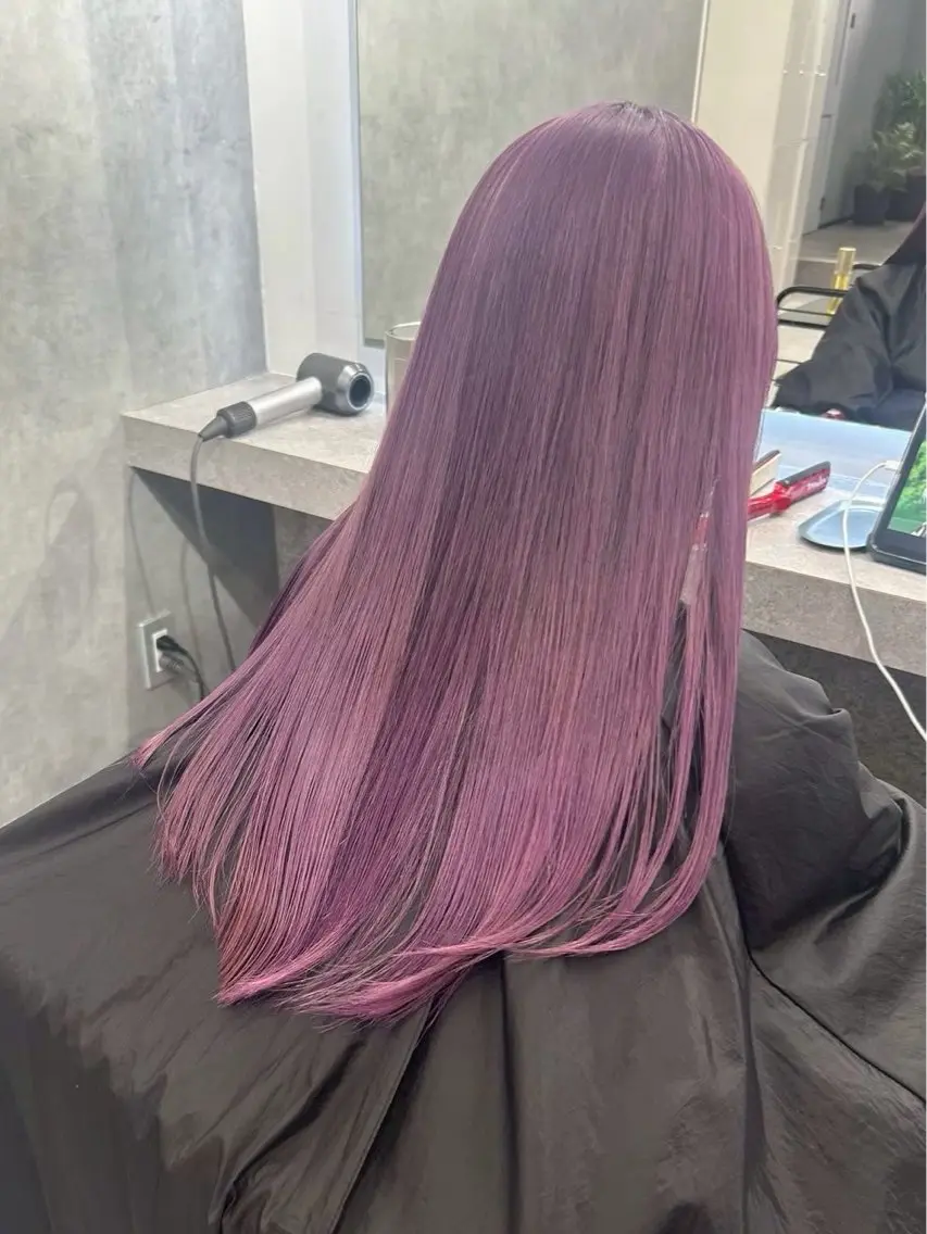 ロング カラー パープルカラー ヘアカラー ハイトーン🪼派手髪 mahoのヘアスタイル