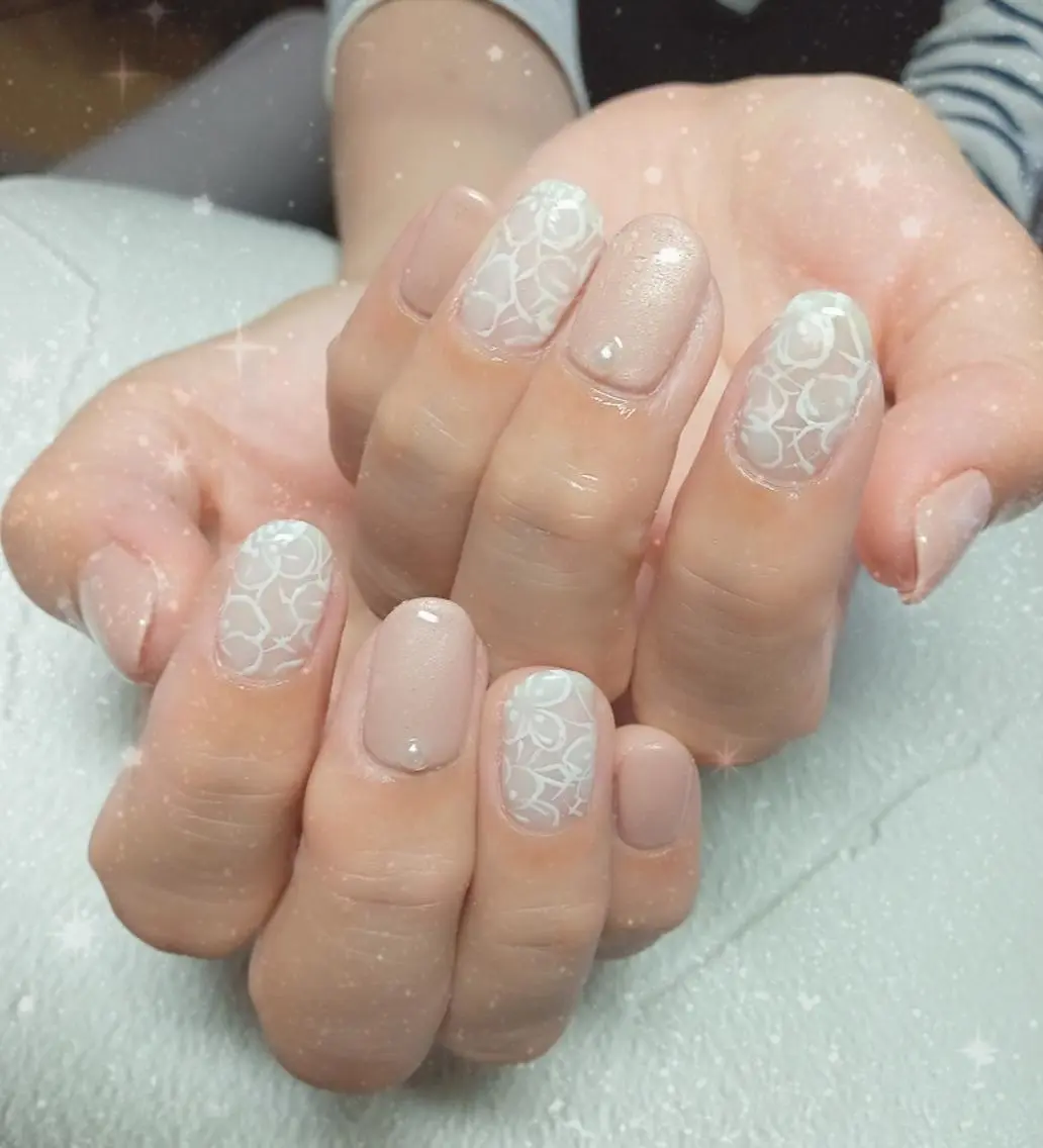 ネイル フラワーネイル キラキラネイル レース シルバー シンプルネイル flure de neige yukiのネイルデザイン