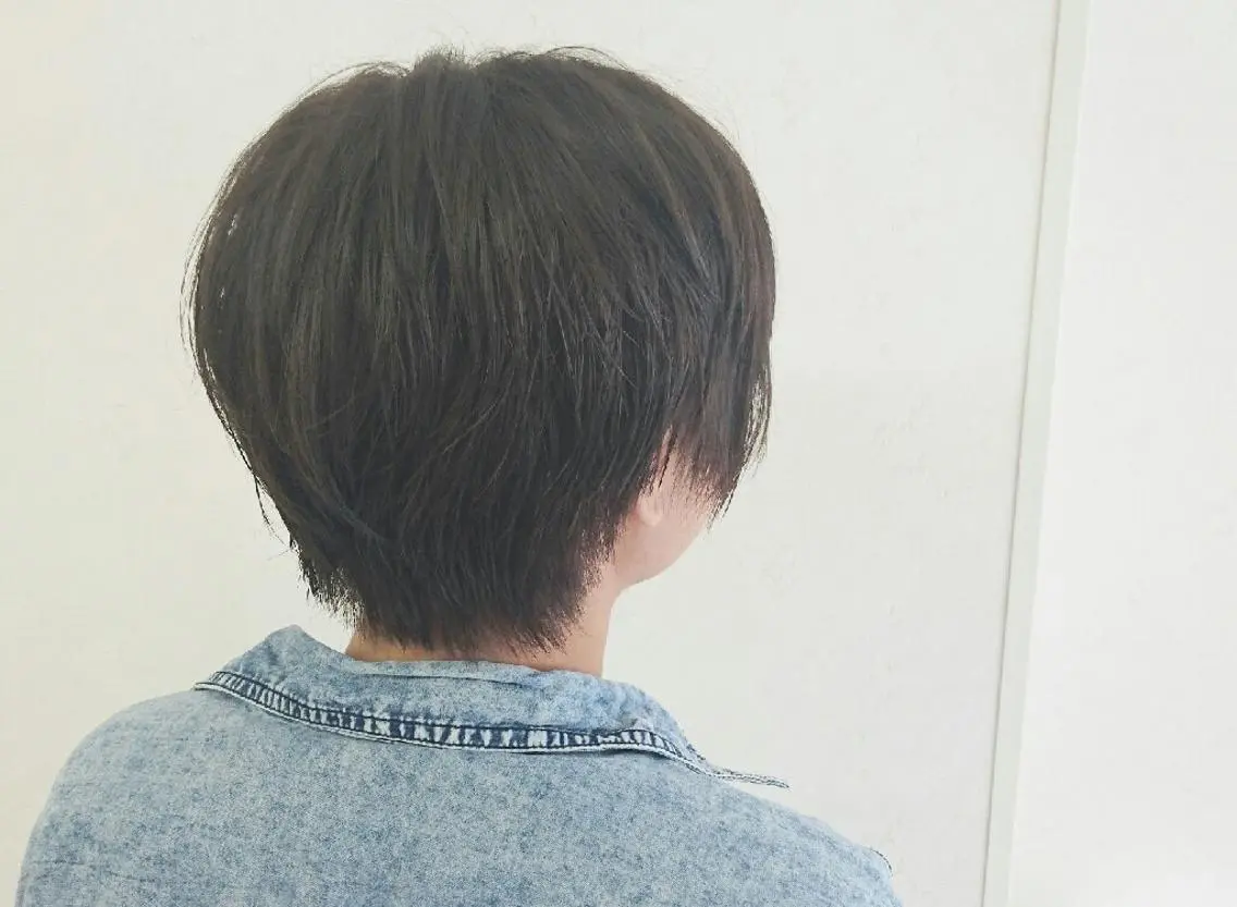 ショート カラー グレージュ ショートヘア 透明感ハイライト◎ 伊藤夏海のヘアスタイル