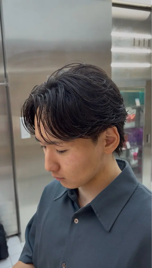 パーマ メンズ フェザーパーマ メンズパーマ カット パーマ 小枝 虎ノ介のヘアスタイル