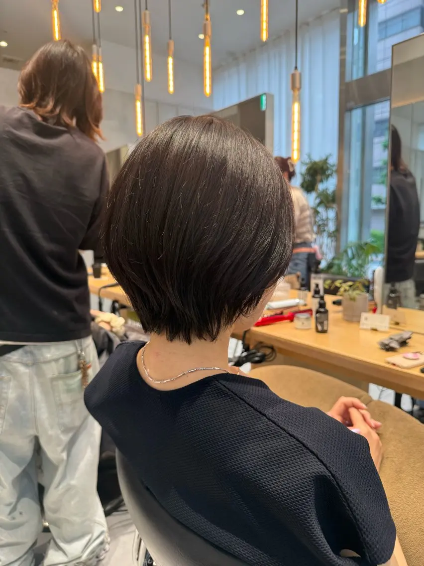 ショート ミオ💎ショート 透ける暗髪のヘアスタイル