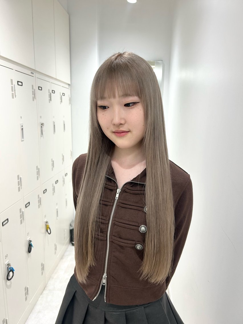 ロング ヘアカラー 🤍透明感艶カラ ー🫧あこ🎀のヘアスタイル