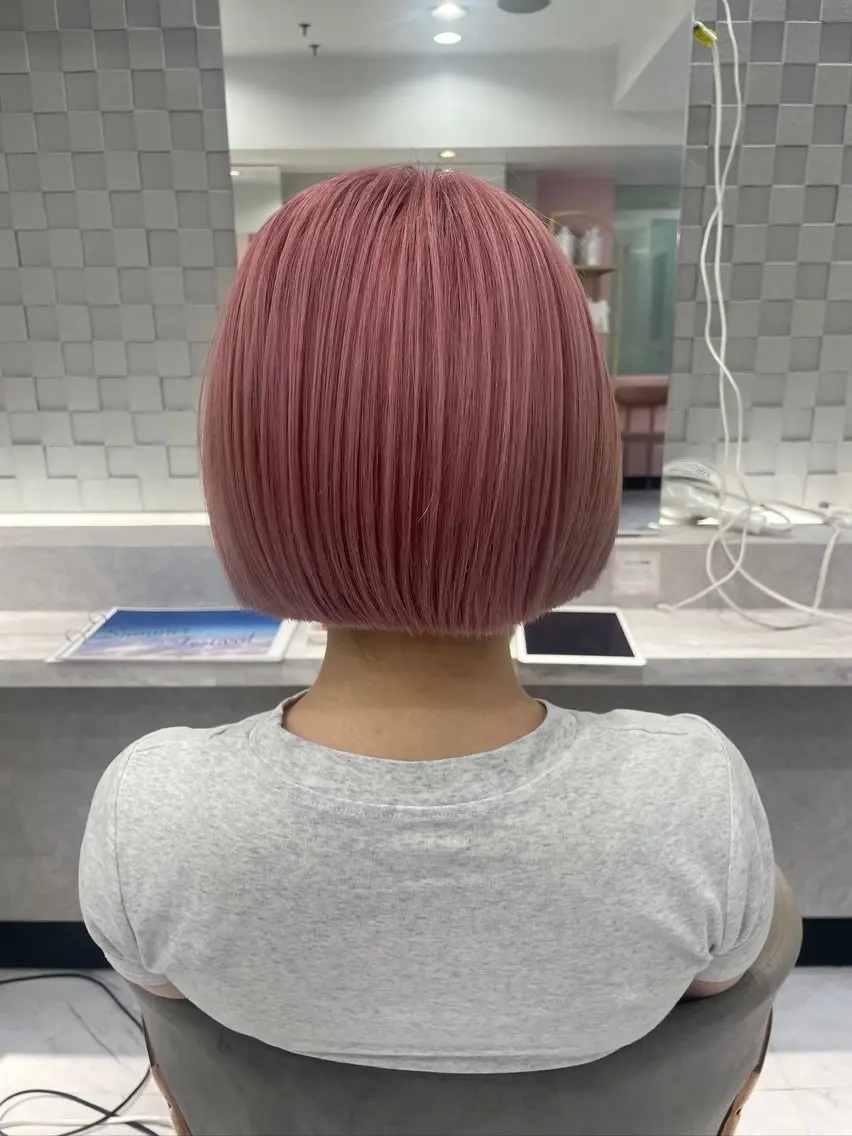 ショート ボブ GEM YURI ハイトーンカラーのヘアスタイル