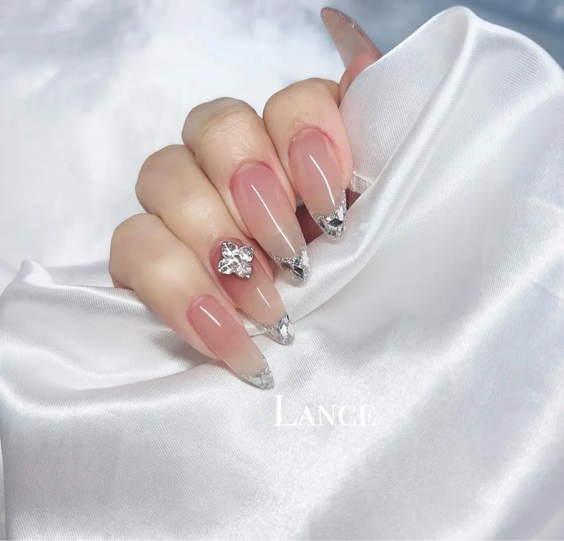 ネイル オーロラネイル フレンチネイル キラキラネイル 韓国ネイル 春ネイル ハンドネイル Lance nailのネイルデザイン