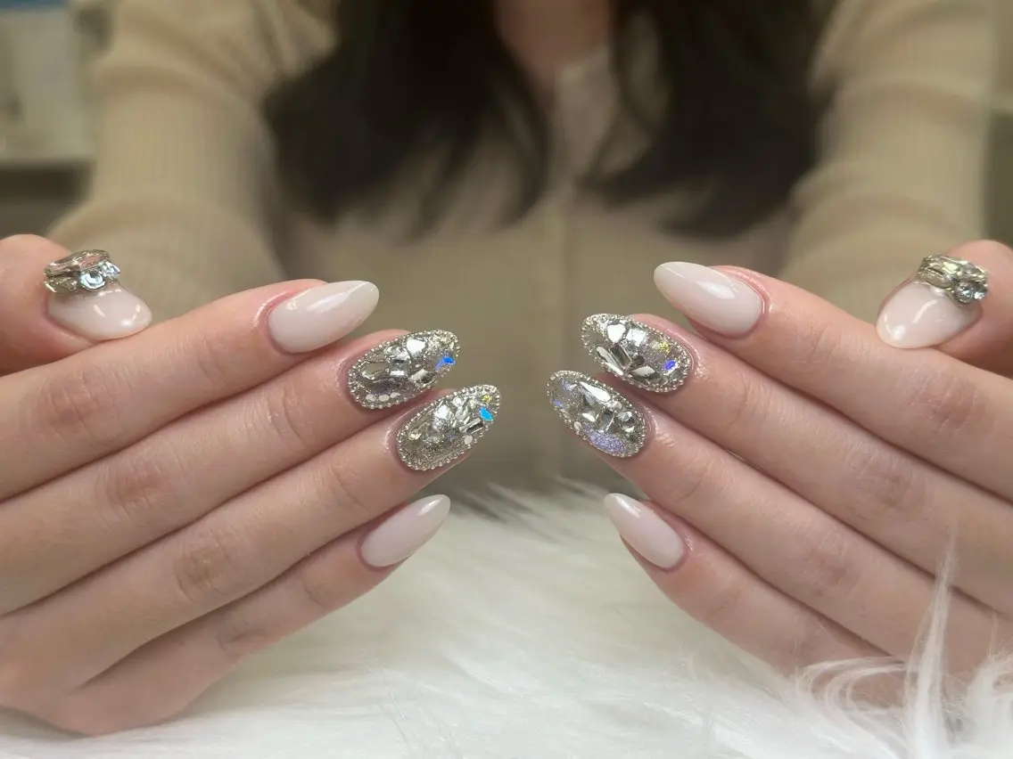ネイル チークネイル ドット フレンチネイル グラデーション 韓国ネイル ハンドネイル Lisa Nail Salonのネイルデザイン