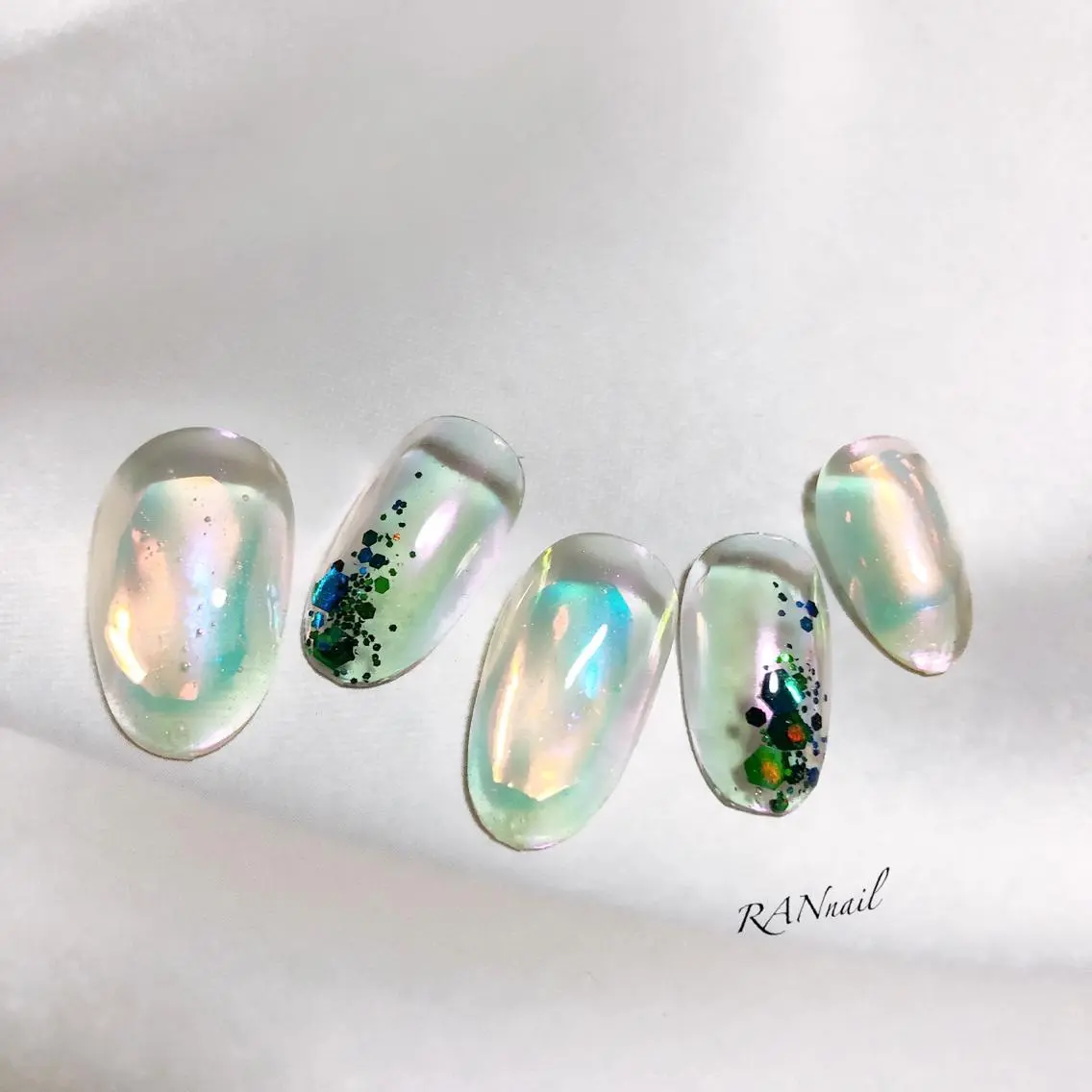ネイル オーロラネイル ブルー フットネイル グリーン 氷ネイル・うるうるネイル ハンドネイル フットネイル RAN nailのネイルデザイン