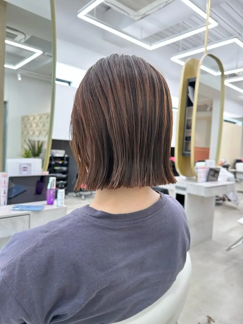 ミディアム 切りっぱなしボブ ボブ 外ハネヘア ボブ/ハッシュボブ /栄/縮毛矯正のヘアスタイル