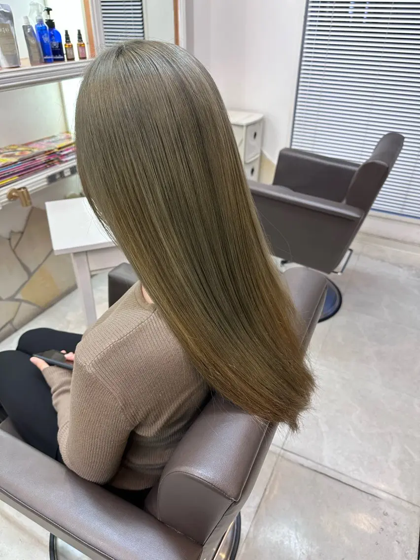 ロング カラー グレージュ ヘアカラー 井上 竜成のヘアスタイル