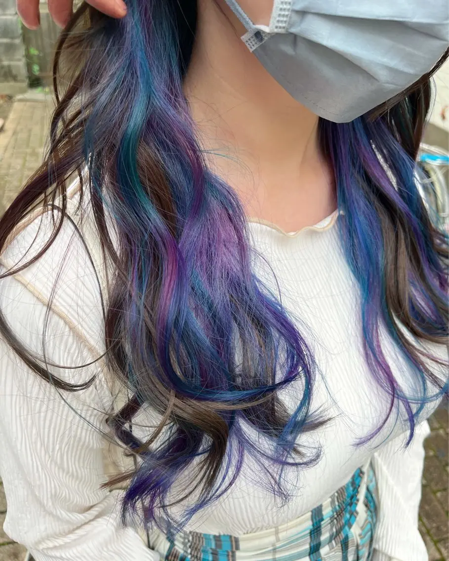 ロング カラー ブリーチ イヤリングカラー インナーカラー ユニコーンカラー 卒業式のヘアスタイル カット ヘアカラー トリートメント 原宿サロン代表 デザインカラー伊藤卓のヘアスタイル