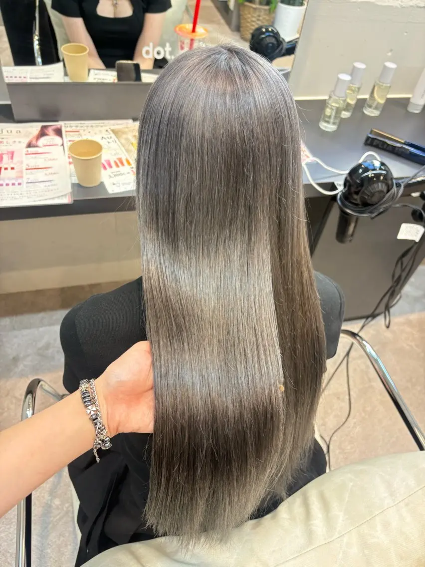 ロング カラー 透明感カラー グレージュ ヘアカラー 🌼縮毛矯正 無料🈚️/えり🩵のヘアスタイル