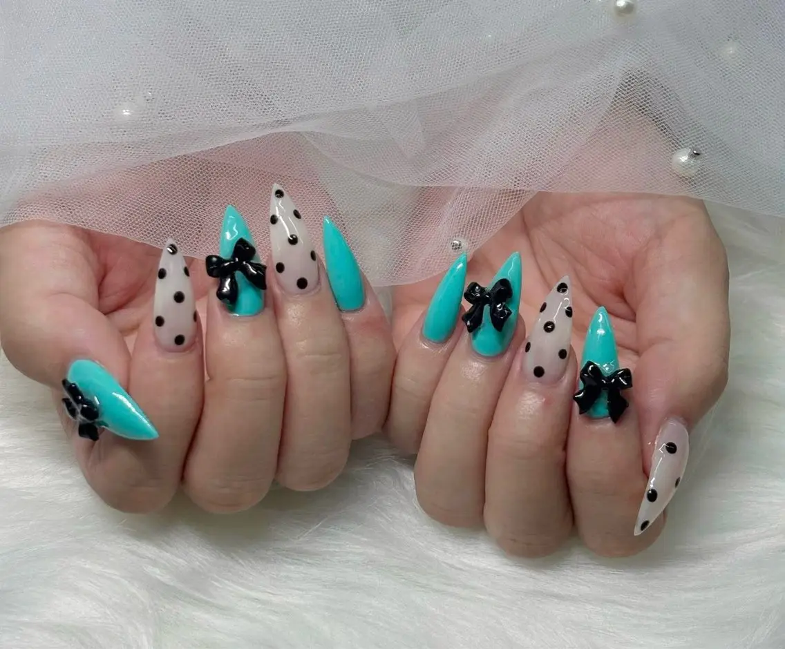 ネイル フレンチネイル ジェルネイル 韓国ネイル マグネットネイル 持ち込み ハンドネイル Royal Nail-RINAのネイルデザイン