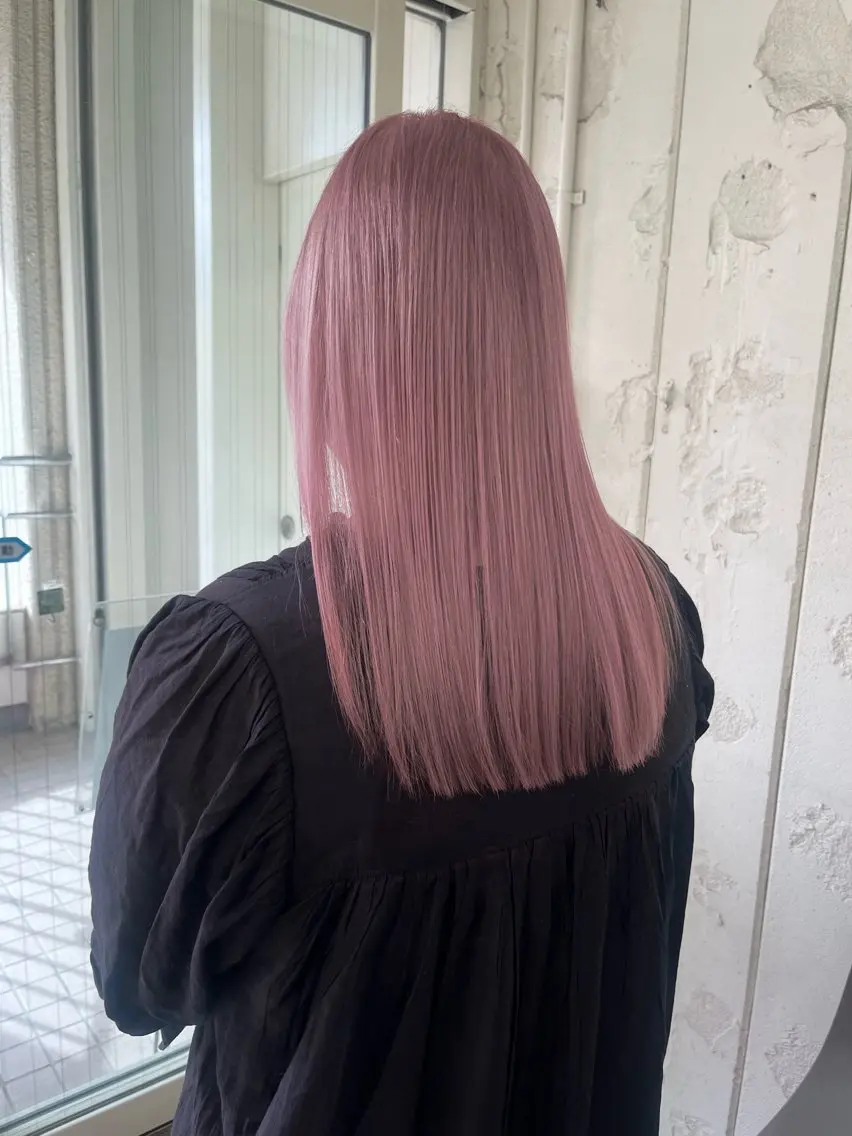 ロング カラー ブリーチ ピンクカラー カット ヘアカラー トリートメント ハイトーン🦢 Natsumiのヘアスタイル