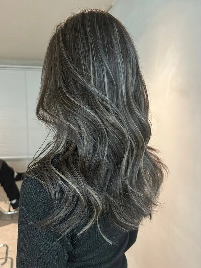 ロング カラー シールエクステ バレイヤージュ ベージュカラー ブリーチ ケアブリーチ カット ヘアカラー 大阪梅田/レイヤー/ ハイライト/yuuのヘアスタイル