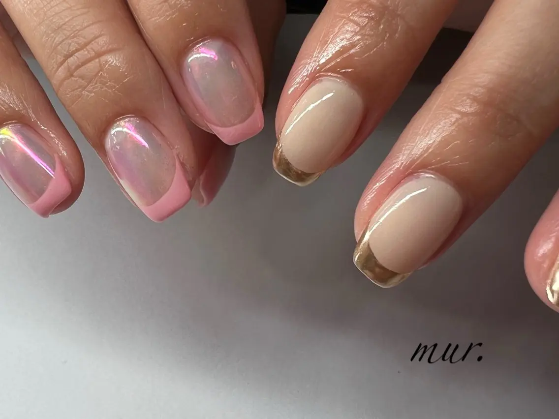 ネイル オーロラネイル フレンチネイル ジェルネイル ゴールド ミラーネイル nailsalon mur.のネイルデザイン