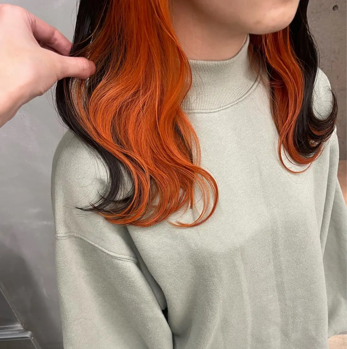 セミロング カラー インナーカラー 推し ブリーチ 髪質改善のヘアスタイル