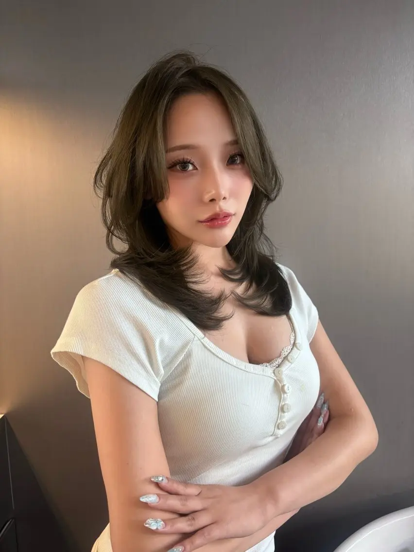 ロング カラー 縮毛矯正 カット ヘアカラー トリートメント 暗髪、透明感 レイヤー指名No.1のヘアスタイル