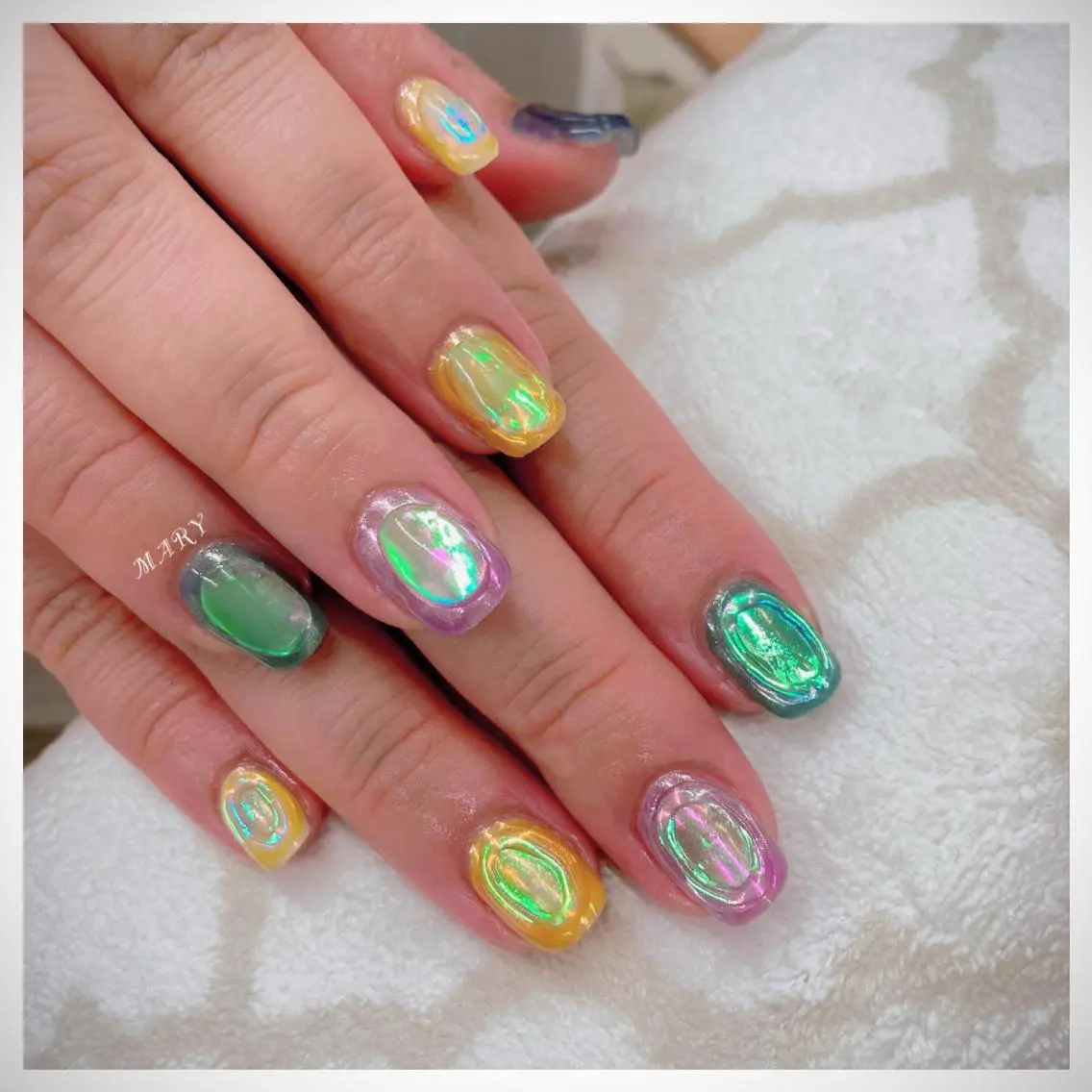 ネイル オーロラネイル キラキラネイル 持ち込み ニュアンスネイル ハンドネイル Mary nail .narumiのネイルデザイン