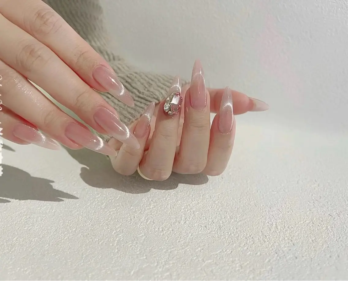 ネイル フレンチネイル ラメ(グリッター) ラメグラデーション マグネットネイル 持ち込み ハンドネイル Unicorn Nail原宿表参道のネイルデザイン