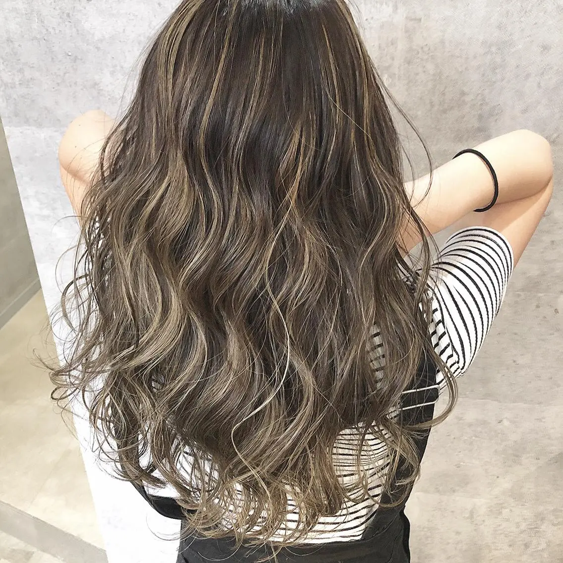 ロング カラー ハイライトカラー ハイライト ✨MiL✨ ✨心斎橋✨のヘアスタイル
