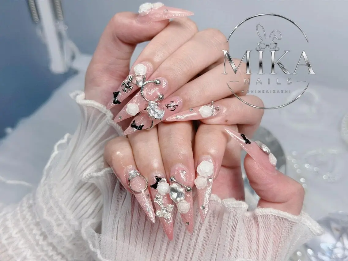 ネイル ガーリー キラキラネイル 韓国ネイル ロングネイル シンプルネイル ハンドネイル 🦊Genie🦊 Mika Nailsのネイルデザイン