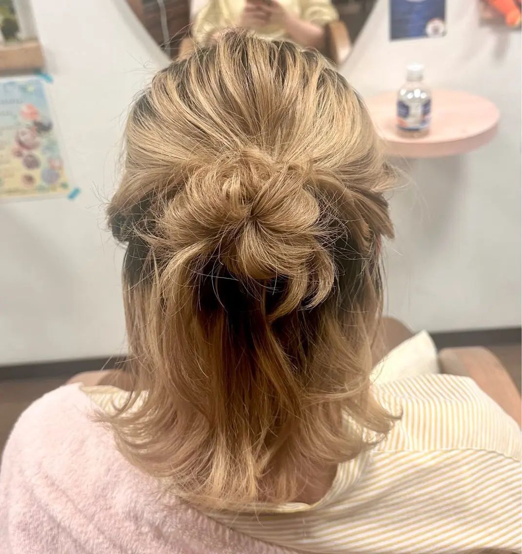 ミディアム ヘアアレンジ ハーフアップ お団子ヘア 松村 ゆうのヘアスタイル