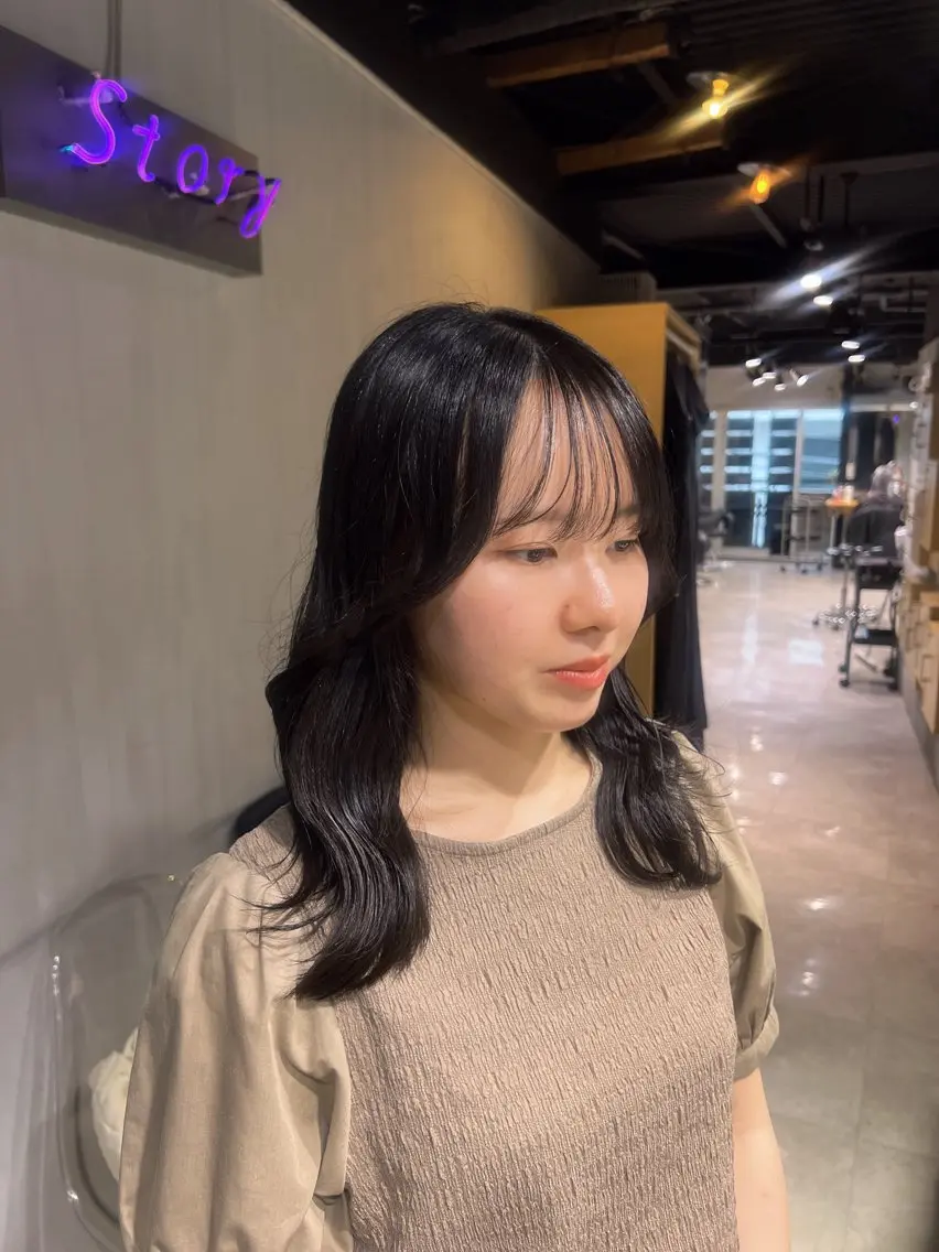 ミディアム カラー ヘアカラー NANAMI🩵 大人可愛い韓国ヘアのヘアスタイル