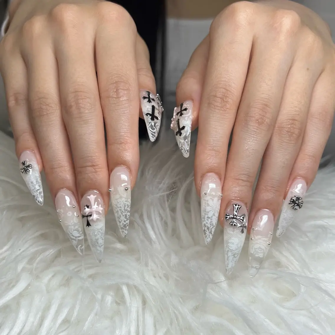 ネイル チークネイル 長さ出し フレンチネイル ジェルネイル ガラスフレンチ ハンドネイル anh nail anne🤍のネイルデザイン