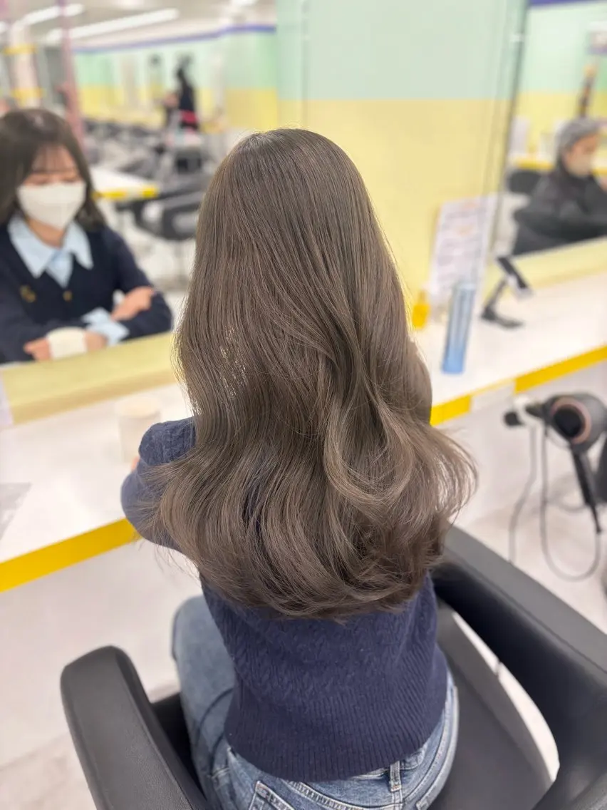 ロング カラー ヘアカラー トリートメント 🧸レイヤー× ベージュ🥯カホ🍯のヘアスタイル