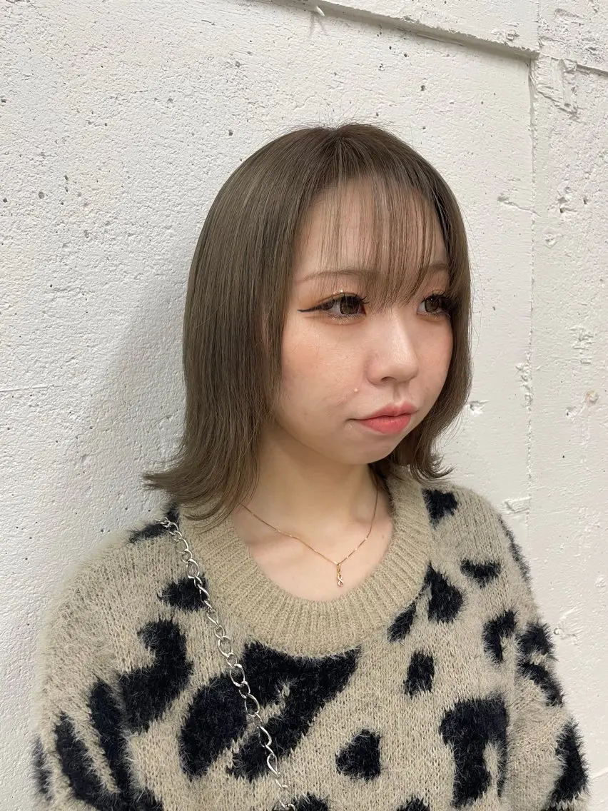 ミディアム カラー グレージュ suzu 🤍 【 grace 】のヘアスタイル