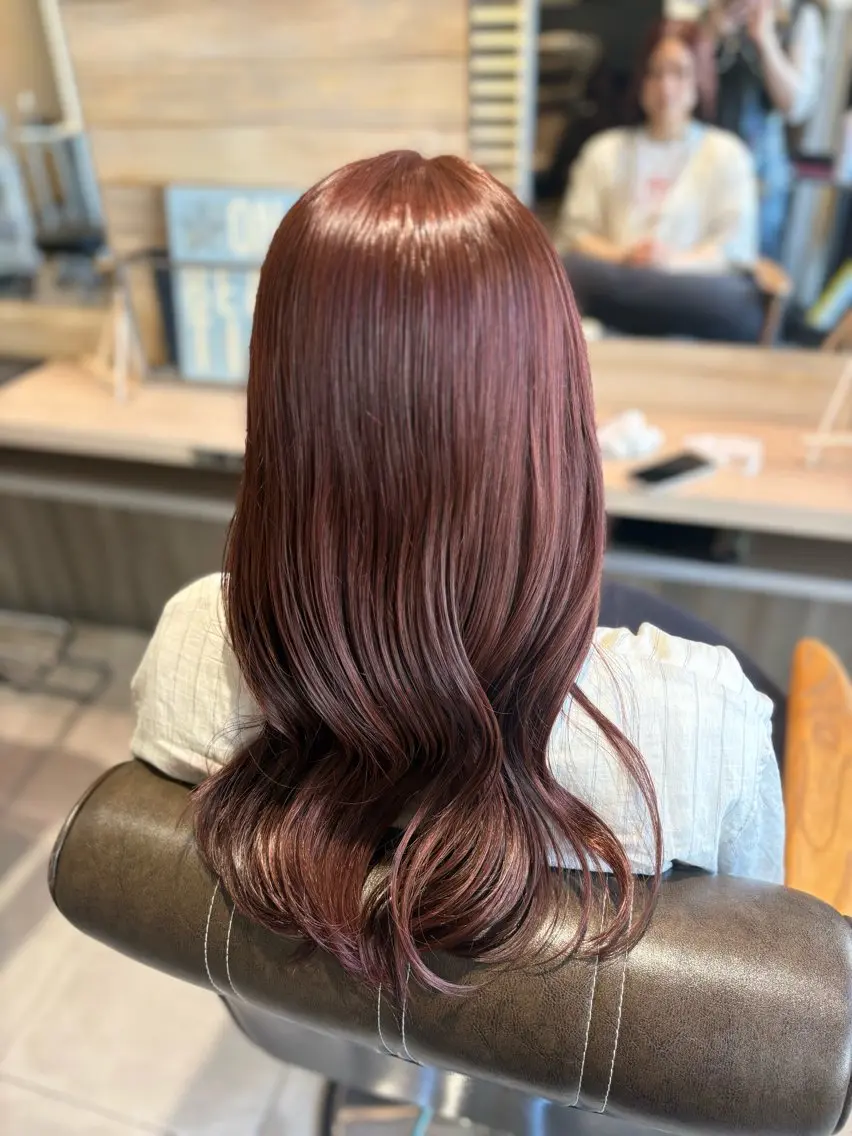 セミロング 峯崎響乃 ツヤ髪透明感カラーのヘアスタイル