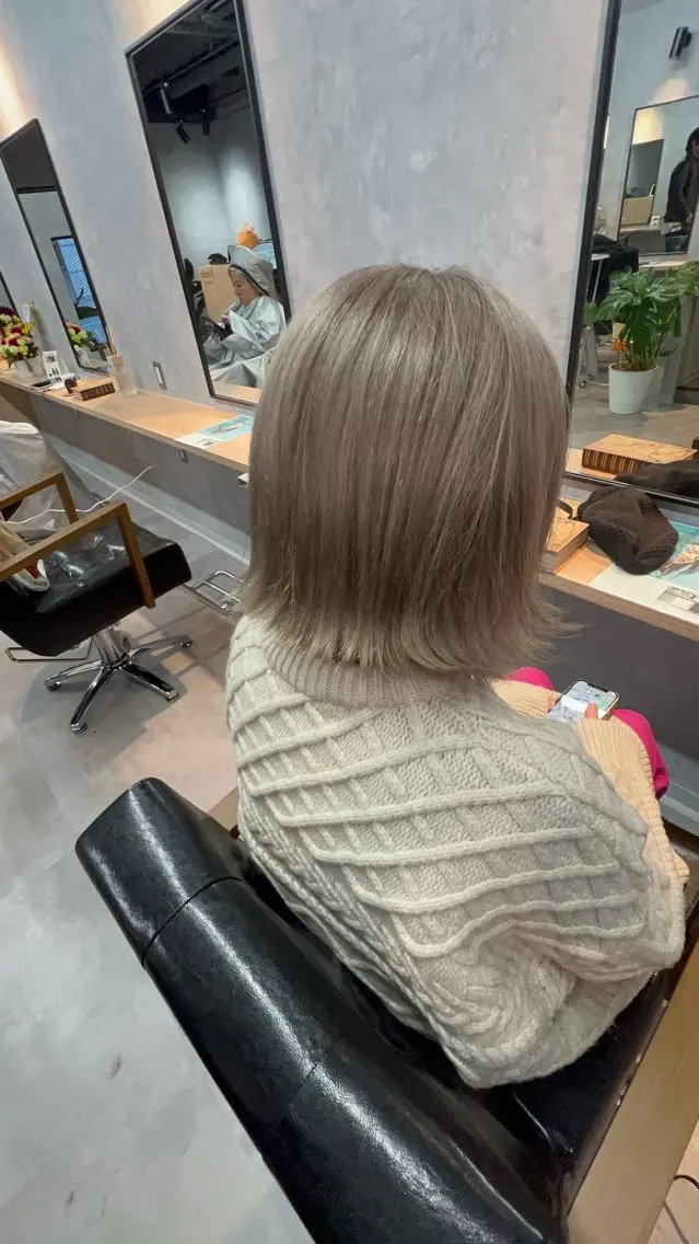 ミディアム motoトップカラー リスト/ブリーチカラのヘアスタイル