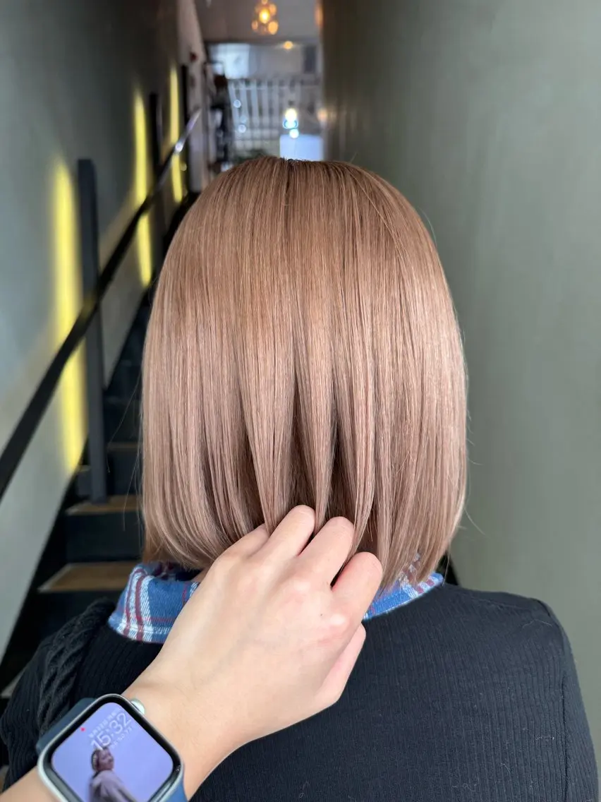 ショート カラー ベージュカラー ハイトーンカラー ミルクティーベージュ 詩音 ／札幌美容師のヘアスタイル