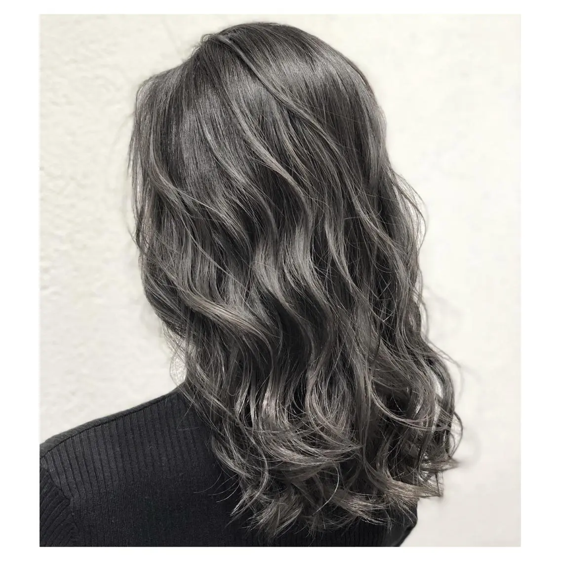セミロング カラー ハイライトカラー イルミナカラー 3Dハイライト ハイライト biscohair 髪にドラマを。のヘアスタイル