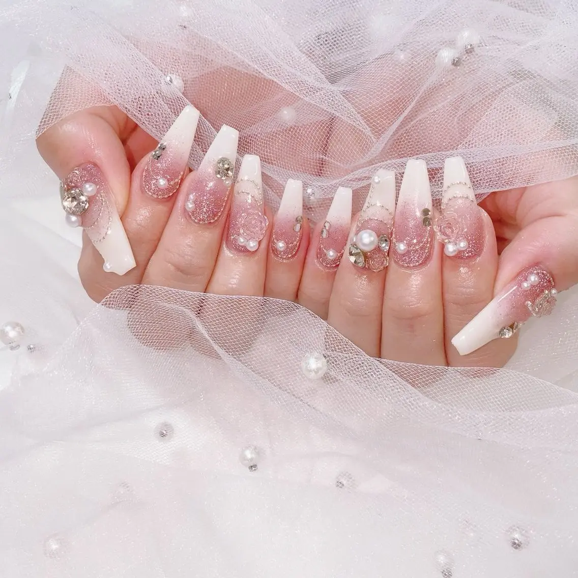 ネイル フレンチネイル ジェルネイル キラキラネイル 韓国ネイル マグネットネイル Julli NailStudioのネイルデザイン
