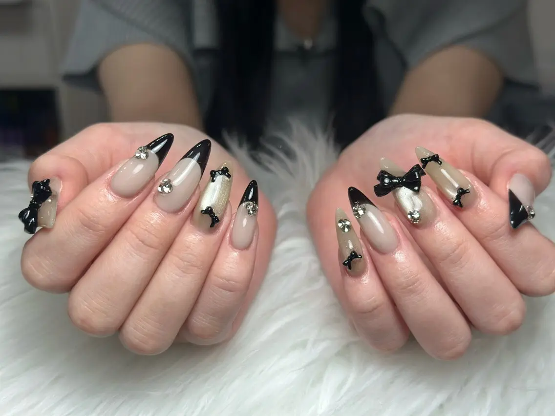 ネイル チークネイル ドット フレンチネイル グラデーション 韓国ネイル ハンドネイル Lisa Nail Salonのネイルデザイン