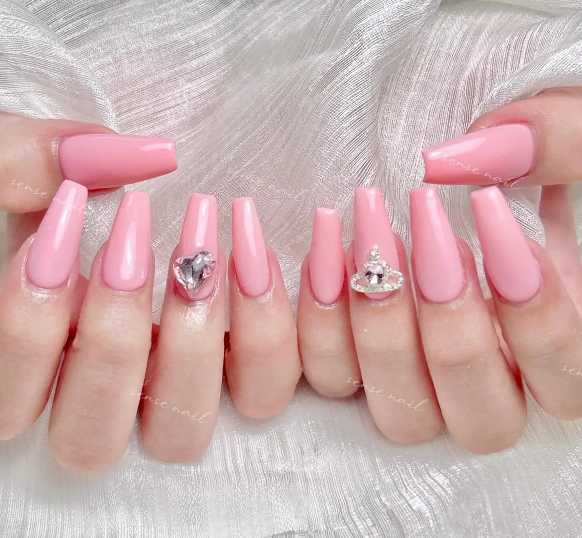 🎀🎀ワンカラー+2個パーツ無料or2本埋め尽くし🎀🎀2色5300【初回ジェルオフ無料ケア込み】の写真
