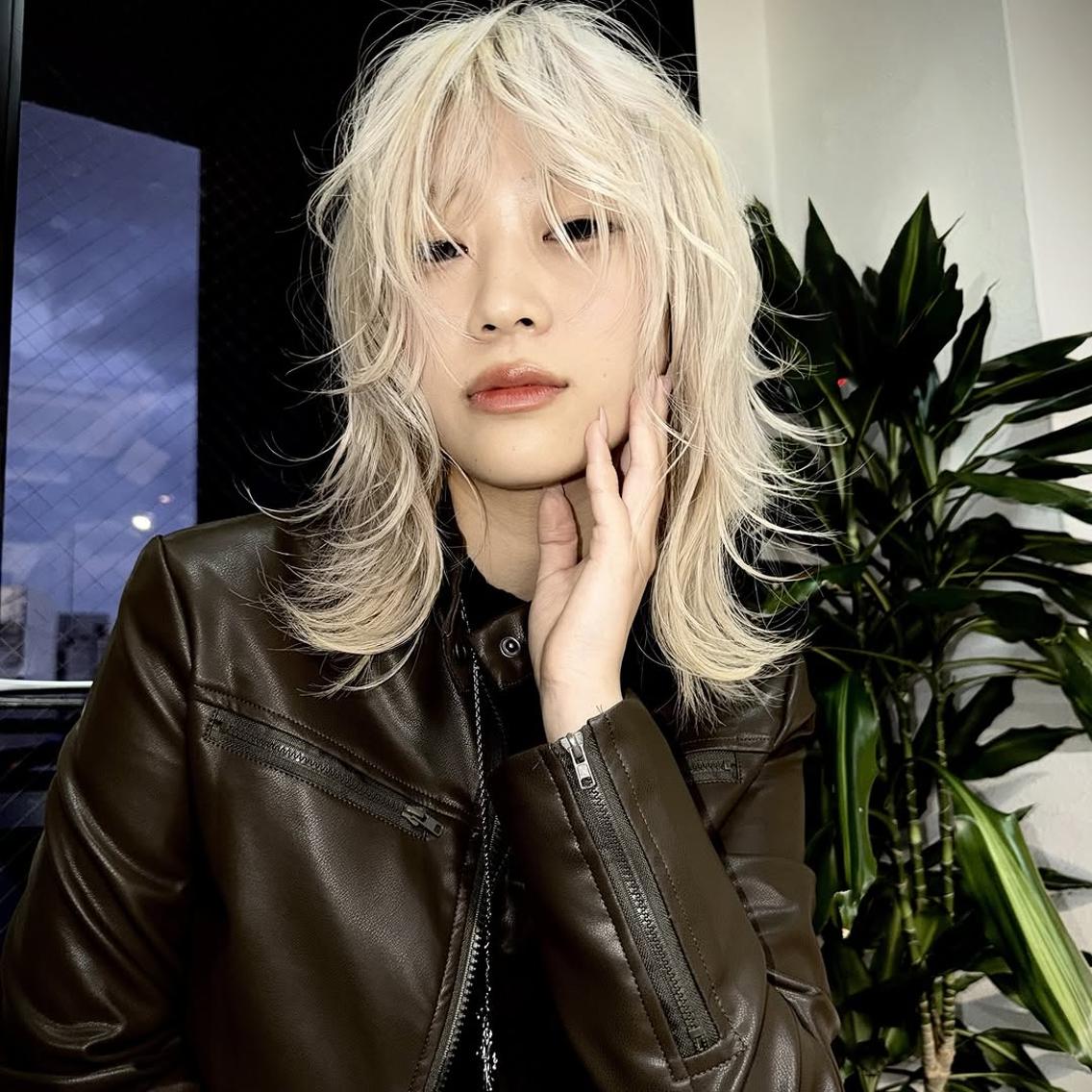 ミディアム カラー レイヤーカット ウルフカット ウルフ/レイヤー /ブリーチ/心斎橋のヘアスタイル