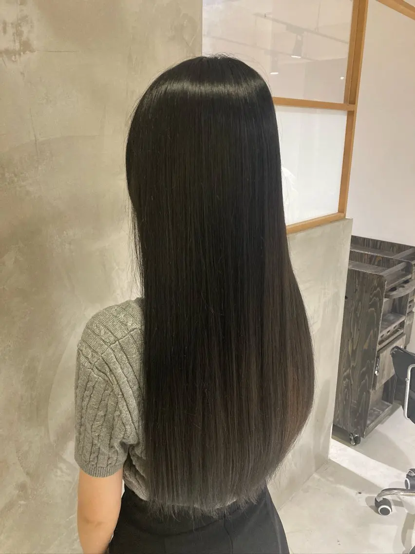 ロング カラー アッシュ アッシュグレー 伊藤 裕太郎のヘアスタイル