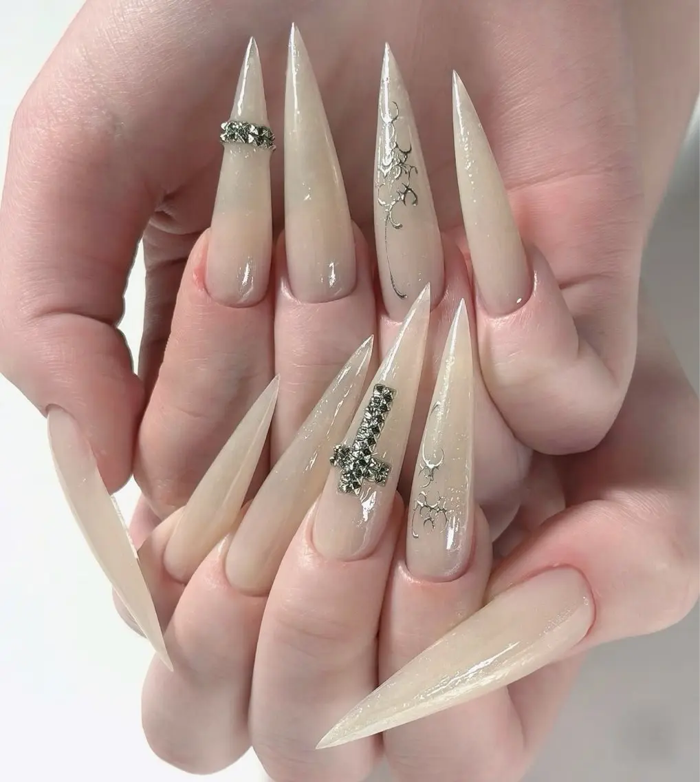 ネイル アートネイル ボルドー フレンチネイル ジェルネイル 氷ネイル・うるうるネイル ハンドネイル Julie Nail Rinのネイルデザイン