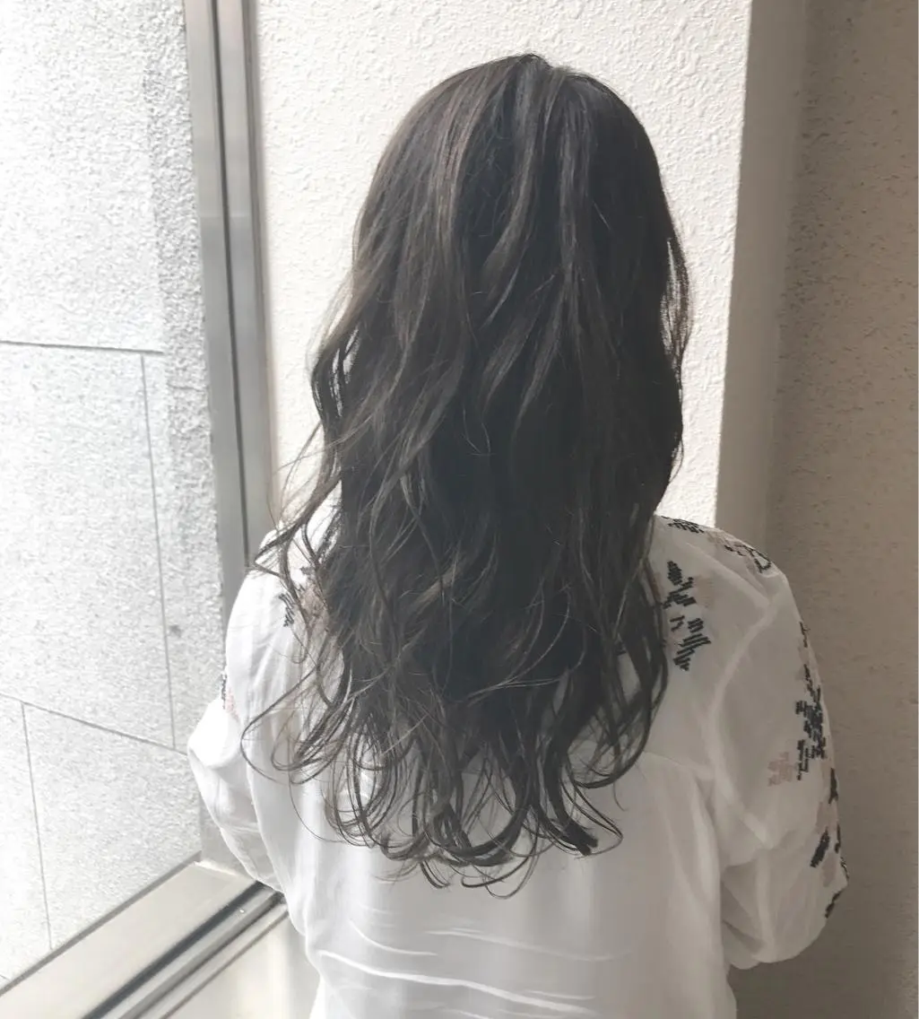 ロング カラー グレージュ HIRO. ★のヘアスタイル
