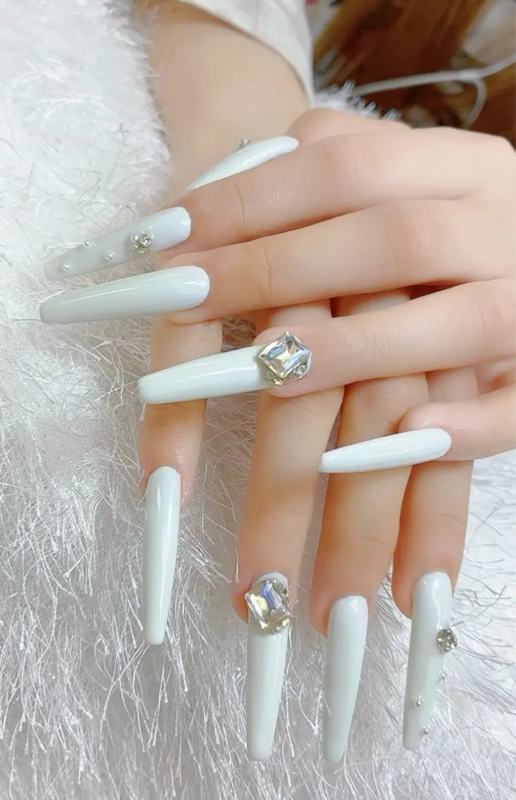 ネイル ハンドネイル 佐藤 依娜のネイルデザイン