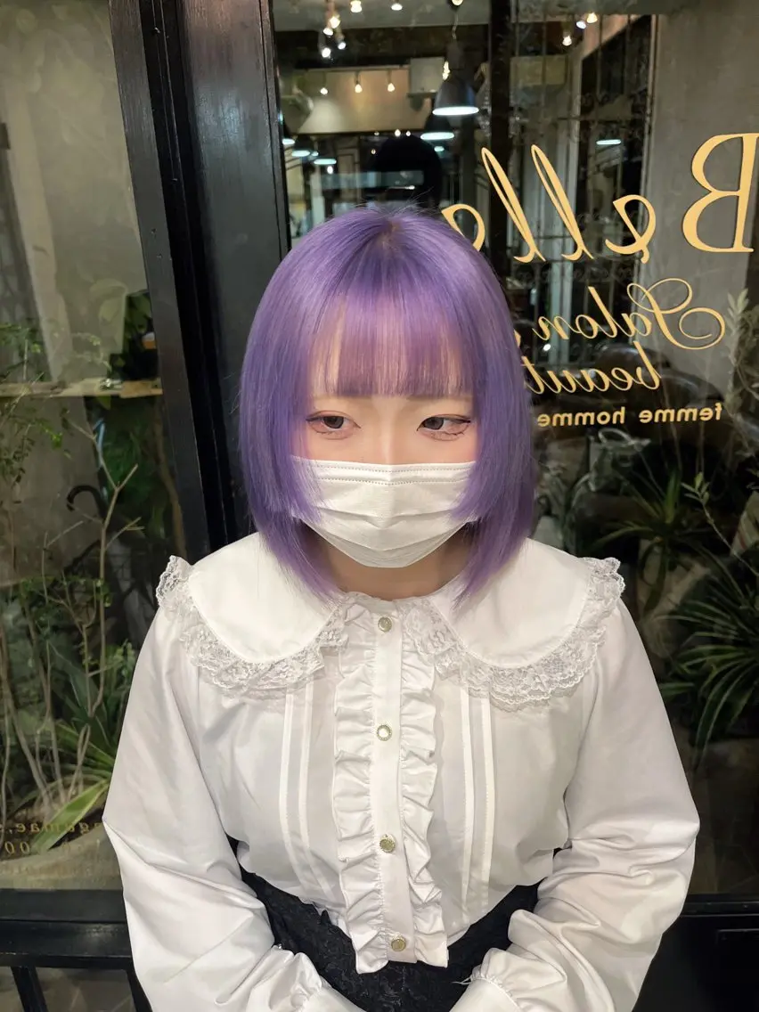 セミロング カラー パープルカラー りく　レイヤーカット ケアブリーチのヘアスタイル