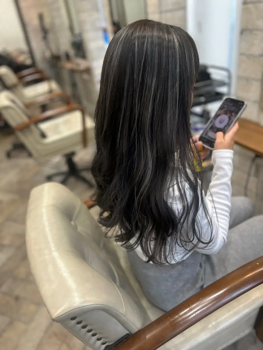 セミロング カラー ハイライトカラー ハイライト カット ヘアカラー トリートメント 女性指名人気no.1 尾崎のヘアスタイル