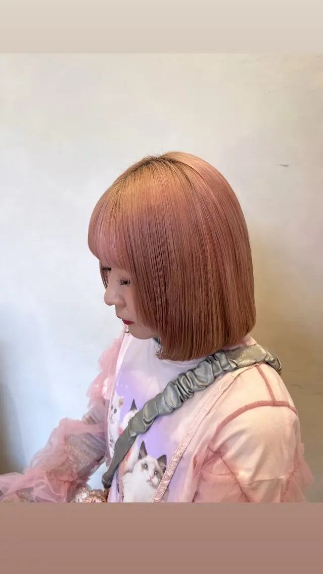 ショート カラー あらいしほ /ピンクカラーのヘアスタイル