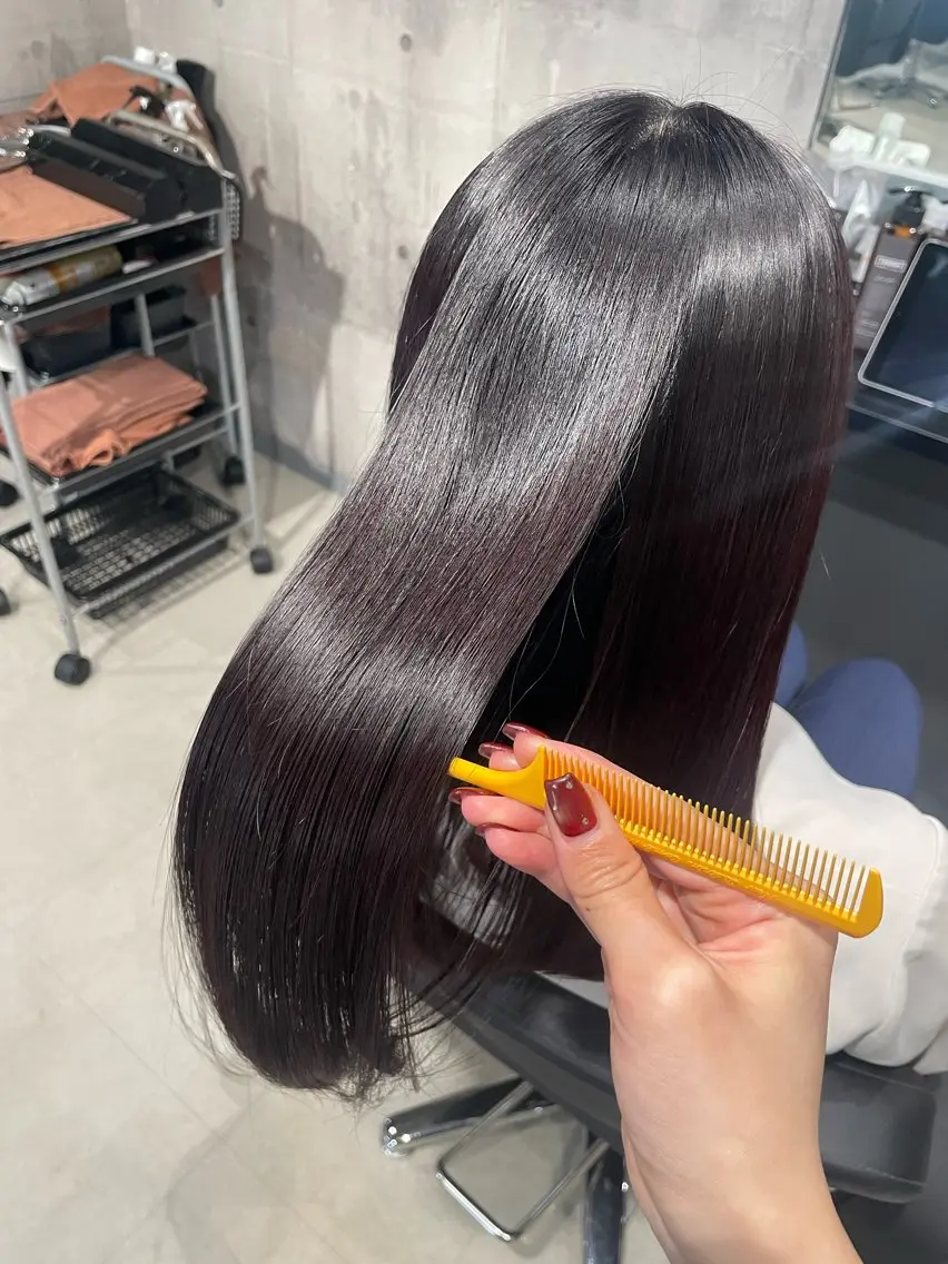 ロング ケアカラー カット ヘアカラー トリートメント _WHITE 佐伯 碧のヘアスタイル