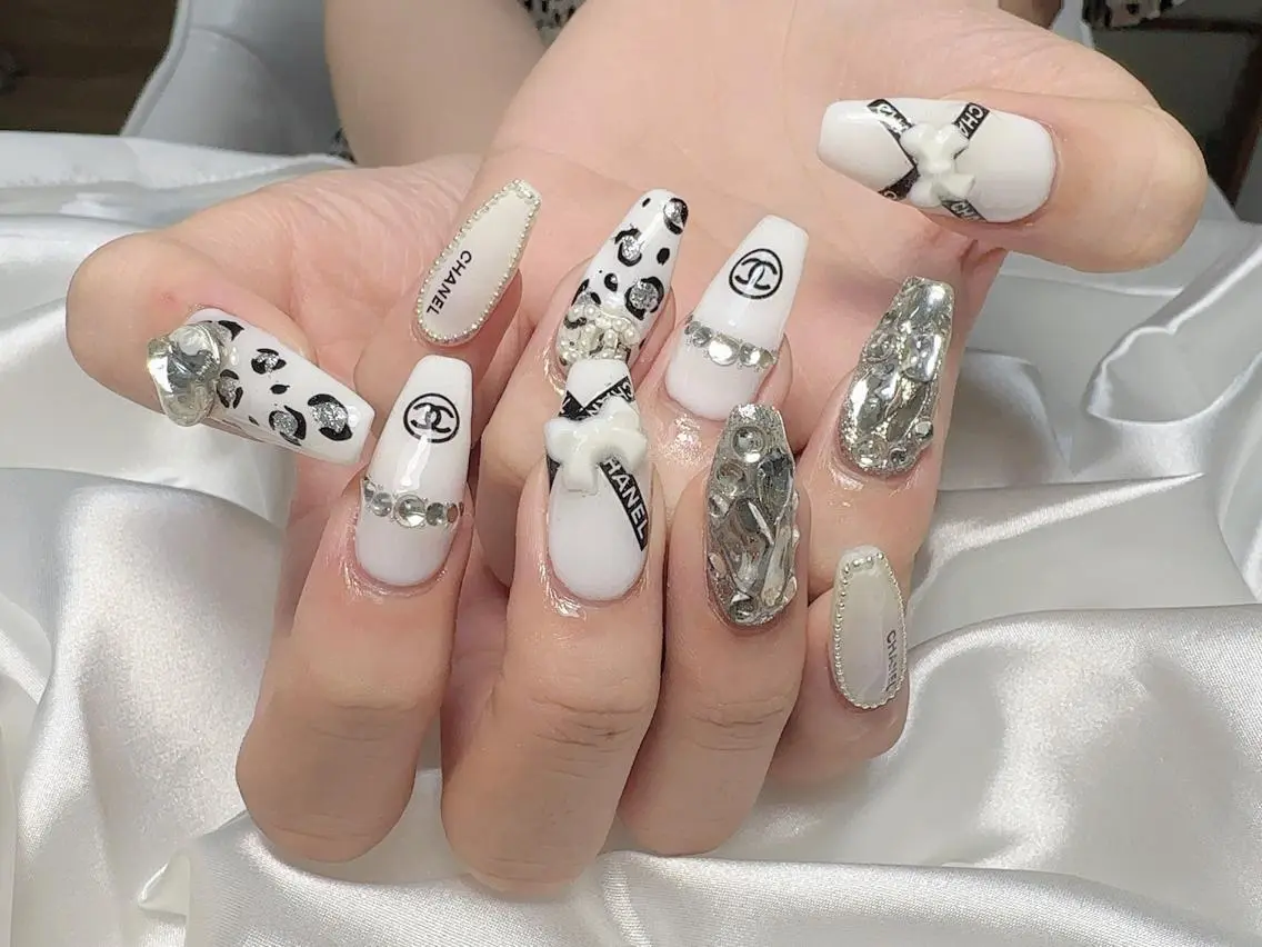 ロング カラー ネイル C ✨Mのネイルデザイン