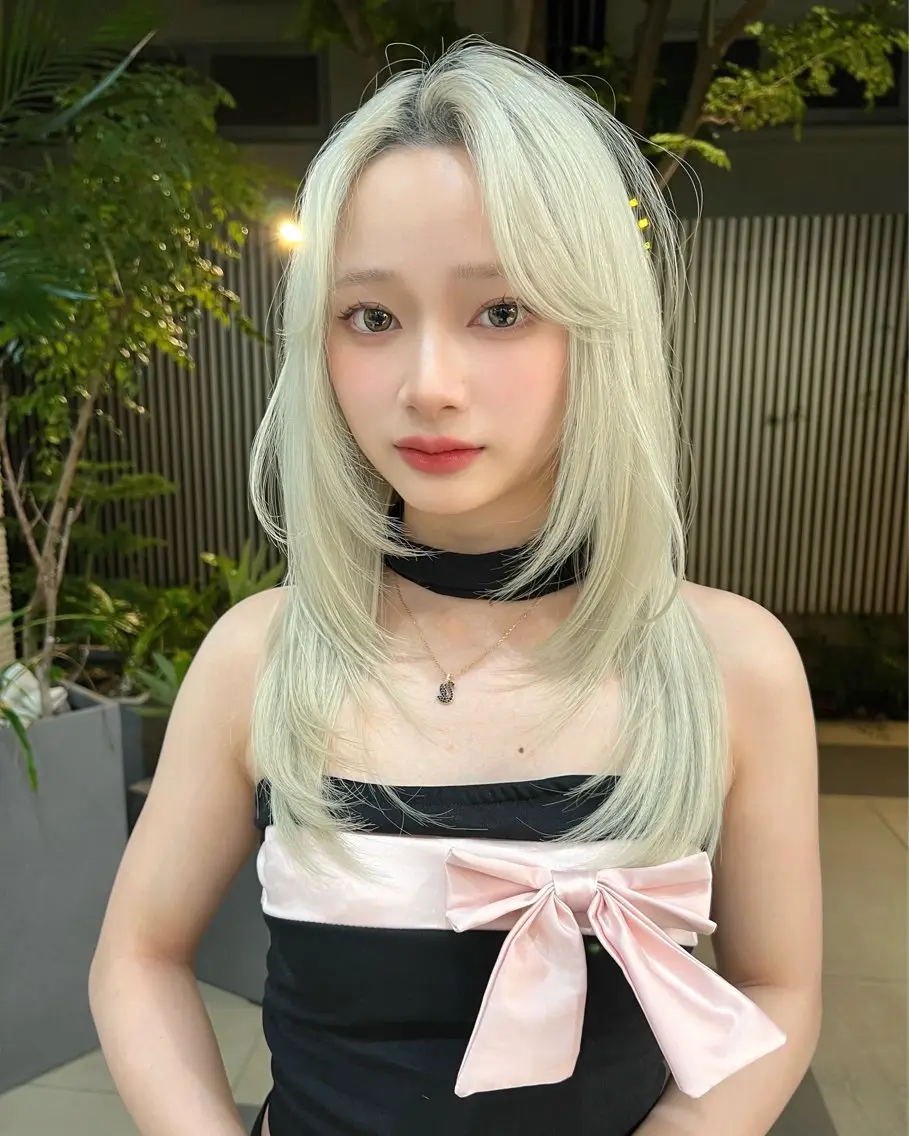 セミロング カラー カット ヘアカラー トリートメント 抜きっぱなしブロンド /ハイトーン/カナタのヘアスタイル